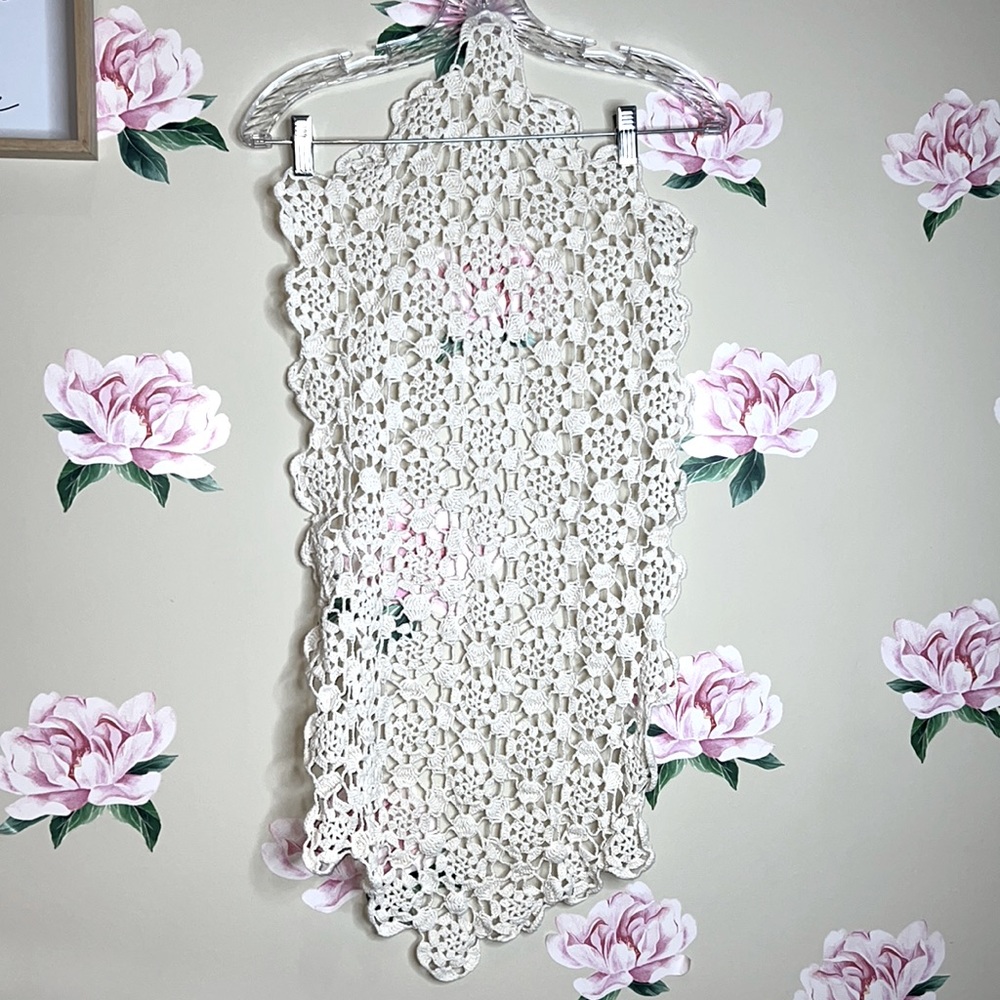 Table Runner Crochet Vintage.     Q-12